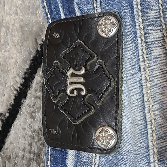 MISS ME EMBROIDERED LEATHER RHINESTONES FLOWERS RAW-EDGE DENIM JEAN SHOR… - Picture 10 of 12